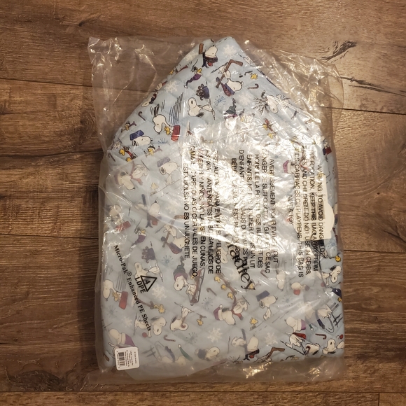 Peanuts Large Travel Duffel - Ski Jump Snoopy Winter Sky - Picture 5 of 6